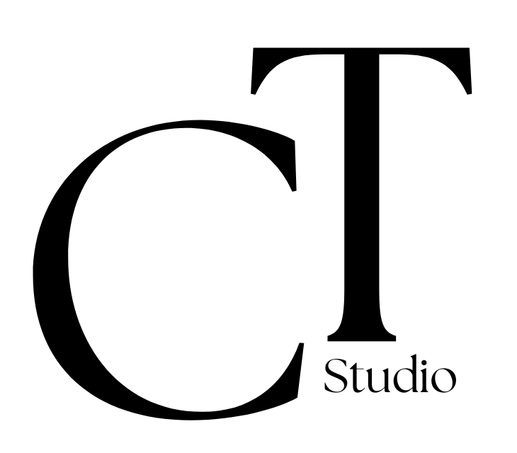 logo ciao tutti studio, grande lettre C grande lettre T et petit studio en noir et blanc
