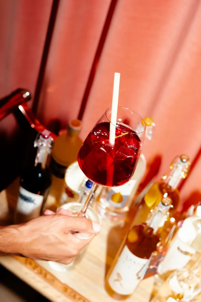 cocktail rouge bouteille photographie culinaire ciao tutti studio